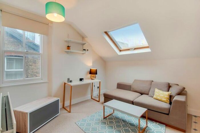 2 Bedroom Flat To Rent In Friends Road, East Croydon, Croydon, CR0