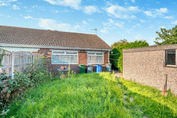 2 Bedroom Semi-Detached Bungalow For Sale In Station Road, Doncaster, South Yorkshire, DN7