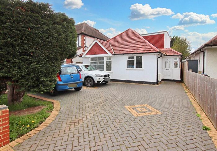 4 Bedroom Detached Bungalow For Sale In Woodmere Avenue, Shirley, CR0
