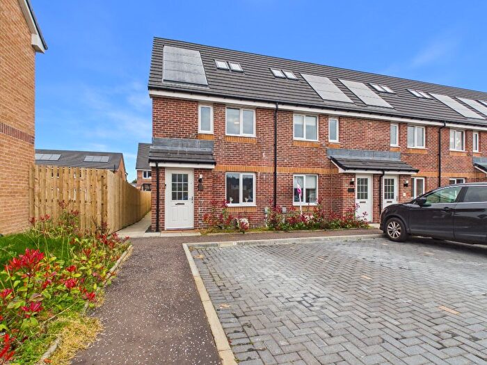 3 Bedroom End Terrace House For Sale In Musket Grove, Darnley, Glasgow, G53