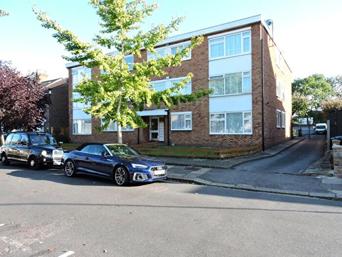 2 Bedroom Flat For Sale In Putney Road, Enfield, Middlesex, EN3