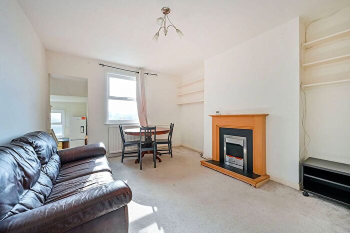 2 Bedroom Flat To Rent In Netherwood Road, Brook Green, London, W14