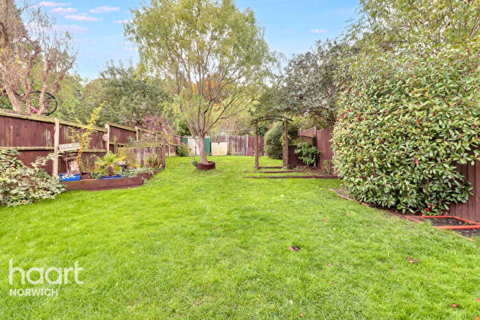 3 Bedroom Semi Detached House For Sale In West End, Norwich, NR8