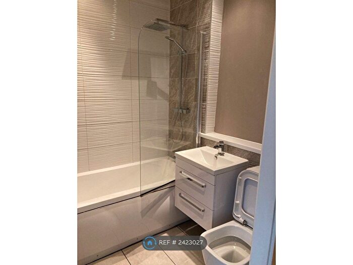 1 Bedroom Flat To Rent In Manygates Park, Wakefield, WF1