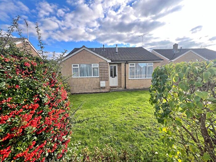 2 Bedroom Detached Bungalow For Sale In Sylvan Close, Gillingham, SP8