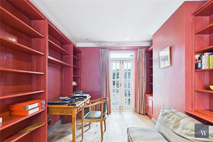 3 Bedroom Terraced House For Sale In Colmer Road, London, SW16