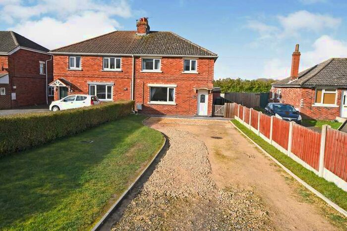 3 Bedroom Semi-Detached House For Sale In 101 Wragby Road, Bardney, Lincoln, LN3