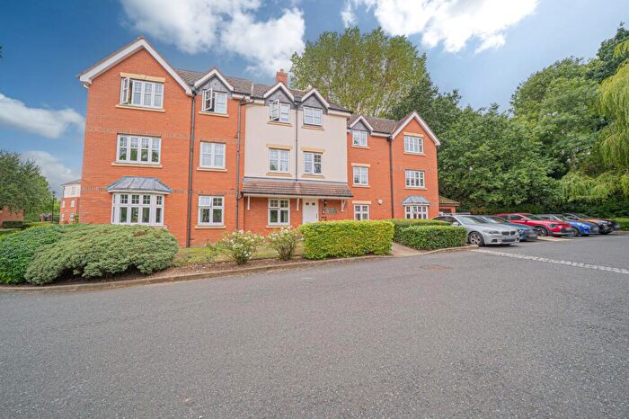 2 Bedroom Flat For Sale In Chancel Court, Solihull, B91