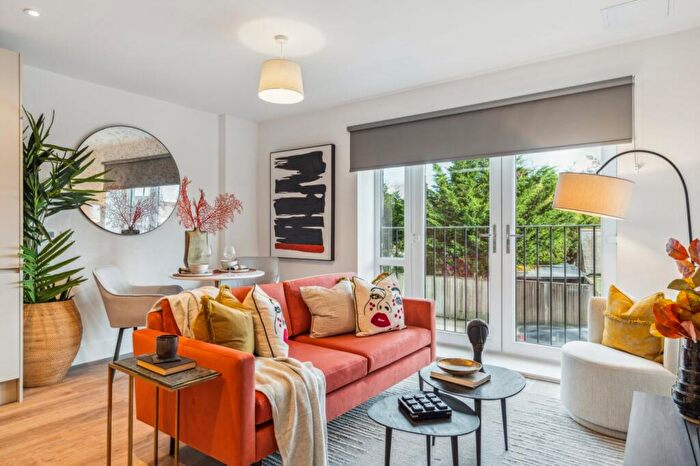 1 Bedroom Penthouse To Rent In Bath Road, Slough, SL1