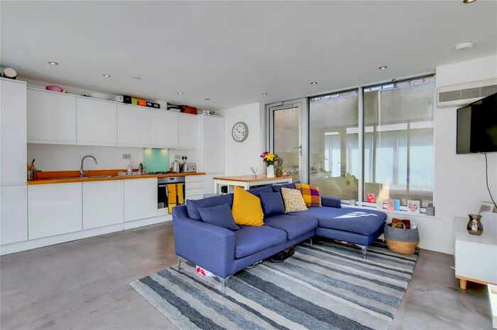 1 Bedroom Apartment To Rent In Geoffrey Road, London, SE4