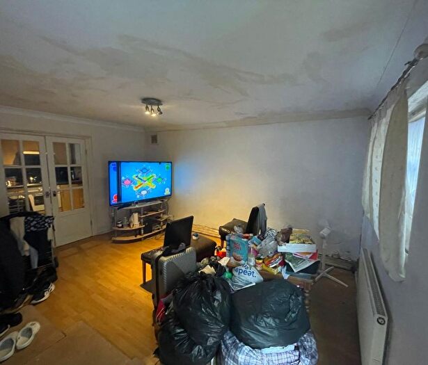 2 Bedroom Detached House For Sale In D Barrington Road, Manor Park, London, E12
