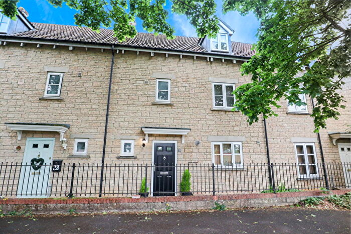 3 Bedroom Terraced House For Sale In School Road, Calne, SN11