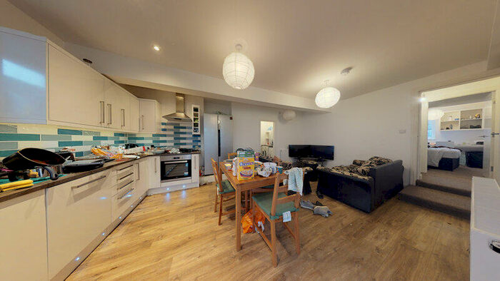 3 Bedroom Flat To Rent In Regent Terrace, Hyde Park, Leeds, LS6