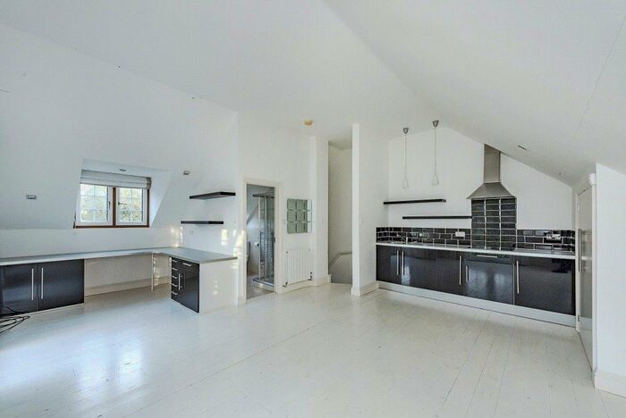 Maisonette To Rent In Penington Road, Beaconsfield, Buckinghamshire, HP9