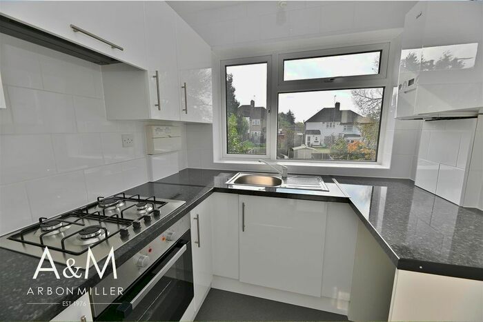 2 Bedroom Maisonette To Rent In Fullwell Avenue, Clayhall, IG5