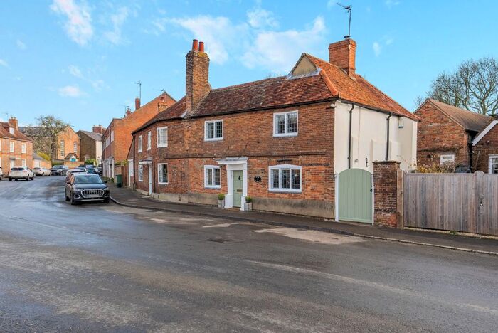 4 Bedroom Semi-Detached House For Sale In The Square, Brill, Aylesbury, Buckinghamshire, HP18