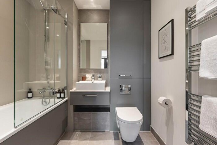 2 Bedroom Apartment To Rent In Vanguard Way, London, E17