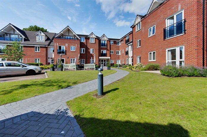 1 Bedroom Flat For Sale In Cedar Avenue, Alsager, ST7