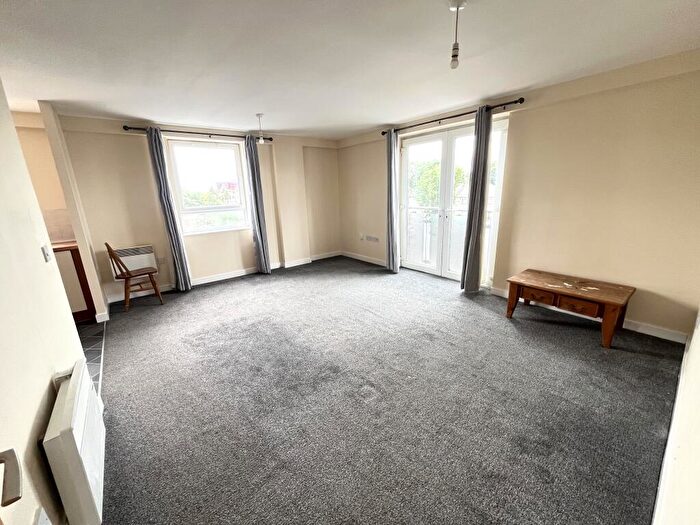 2 Bedroom Apartment To Rent In Quadrivium Point Slough, SL1