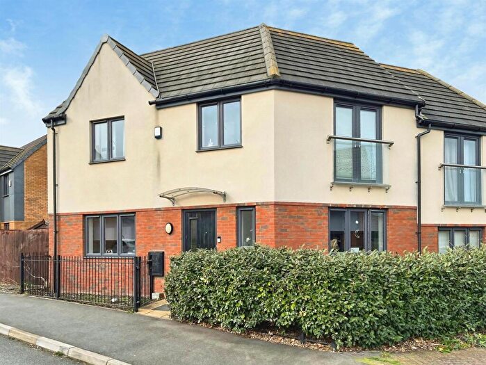 3 Bedroom Semi Detached House For Sale In Chamberlain Way, Peterborough, PE4