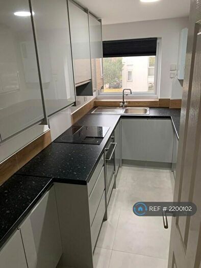 2 Bedroom Flat To Rent In Hedge Lane, London, N13