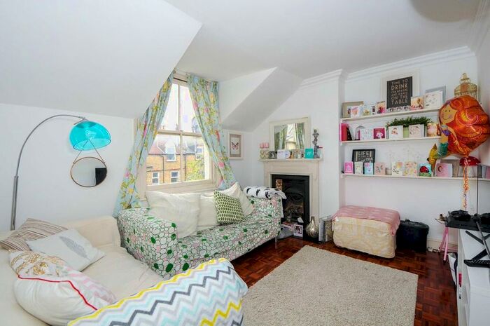 2 Bedroom Flat To Rent In Foulser Road, London SW17