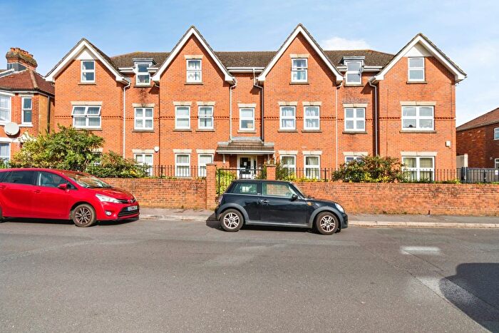 2 Bedroom Flat For Sale In Bellemoor Road, Southampton, Hampshire, SO15