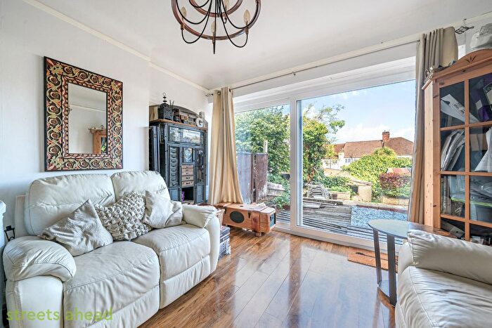 3 Bedroom End Of Terrace House For Sale In Lamberhurst Road, London, SE27