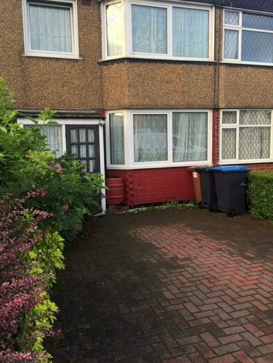 4 Bedroom Terraced House To Rent In Holme Close, Hatfield, AL10
