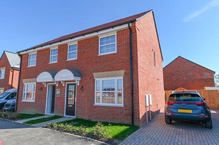 3 Bedroom Semi-Detached House To Rent In Kent Road, Waterlooville, PO7