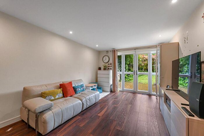 2 Bedroom Flat To Rent In Great North Road, New Barnet, EN5