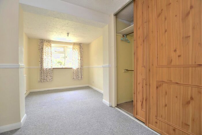 2 Bedroom Bungalow For Sale In Linsley Way, Tuffley, Gloucester, Gloucestershire, GL4