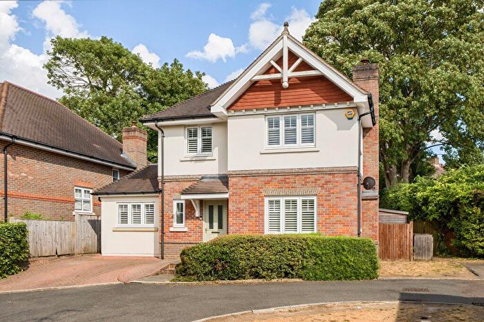 4 Bedroom Detached House For Sale In Warren Farm Close, Epsom, KT17