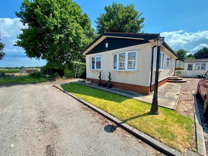 2 Bedroom Park Home For Sale In Delamere Road, Norley, Frodsham, WA6