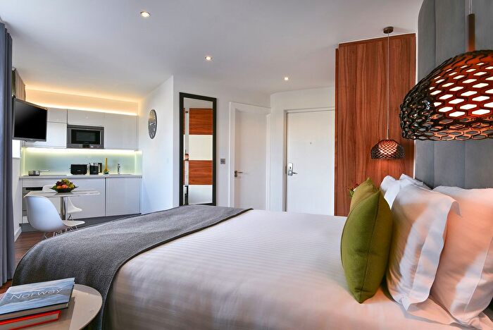 1 Bedroom Flat To Rent In Fully Furnished Studio, Fraser Place, Canary Wharf, E14