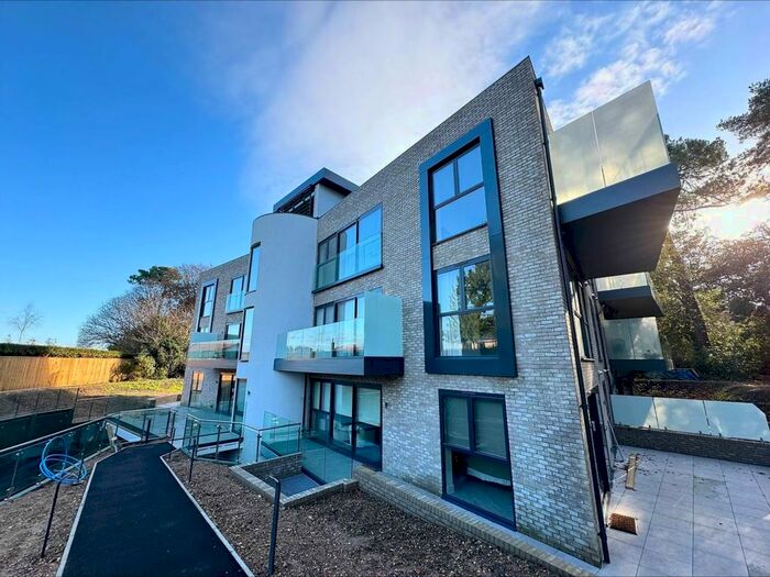 2 Bedroom Flat To Rent In Martello Road South, Canford Cliffs, Poole, BH13