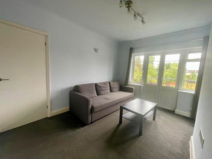 2 Bedroom Flat To Rent In St. Thomas Drive, Pinner, Greater London, HA5