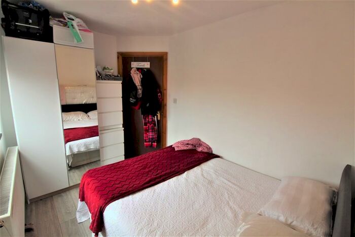 1 Bedroom Apartment To Rent In Winchester Road, Edmonton, N9
