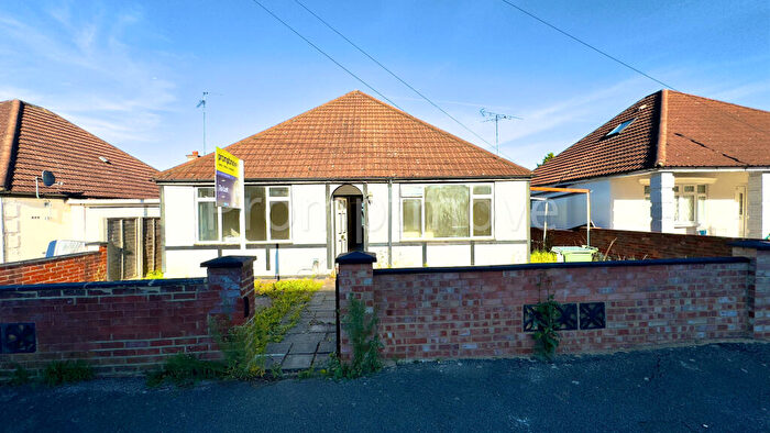 3 Bedroom Detached Bungalow To Rent In Locarno Avenue Luton, LU4