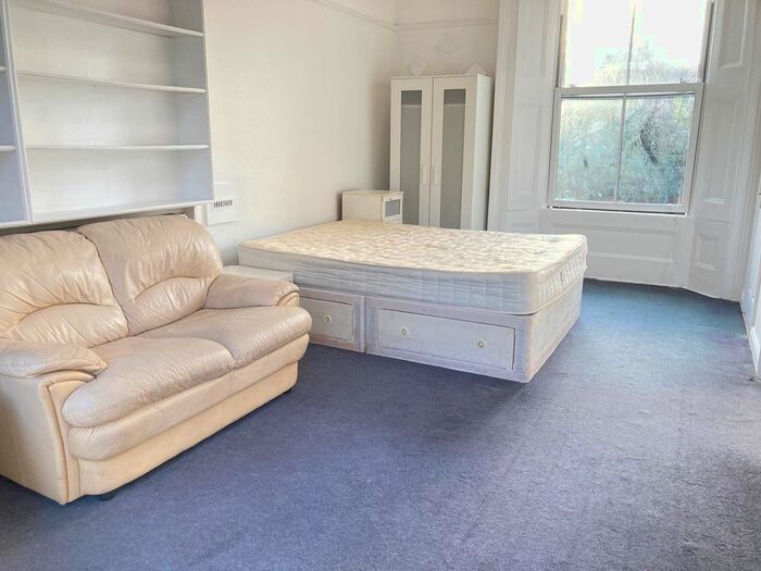 Studio To Rent In Somerset Road, London W13