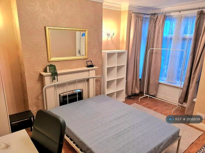 4 Bedroom Terraced House To Rent In City Road, Sheffield, S2