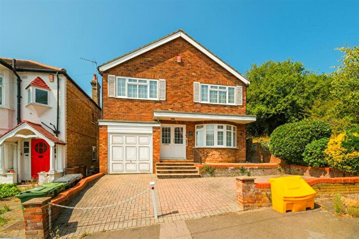 4 Bedroom Detached House For Sale In Pole Hill Road, North Chingford, E4