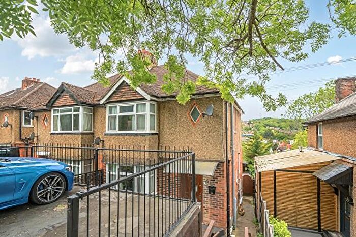 2 Bedroom Maisonette For Sale In Coningsby Road, High Wycombe, HP13