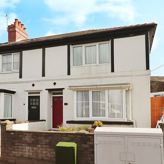 3 Bedroom End Of Terrace House For Sale In Redlands Road, Penarth, CF64