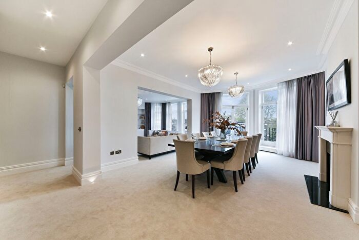 3 Bedroom Flat To Rent In Barkston Gardens, London, SW5