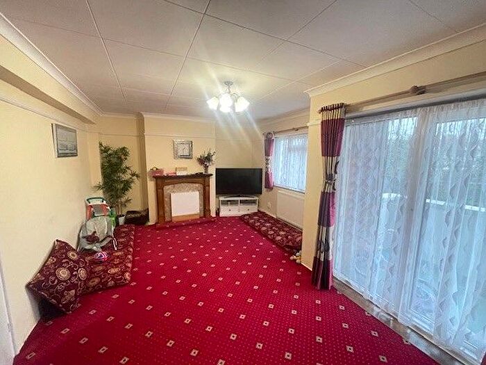 2 Bedroom Flat For Sale In Church Lane, London, NW9