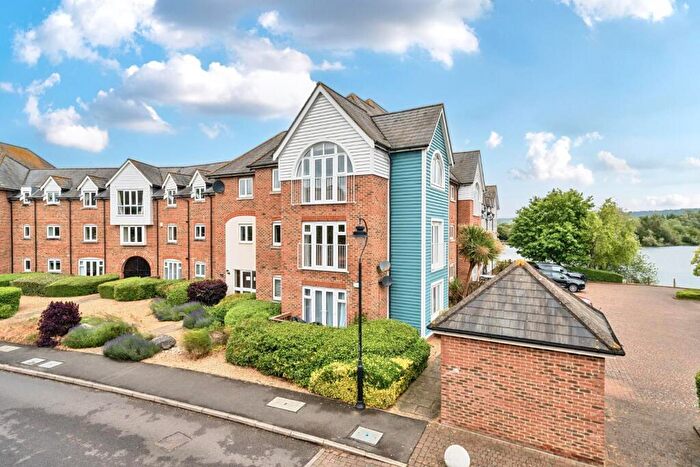 2 Bedroom Apartment For Sale In The Lakes, Larkfield, Aylesford, ME20