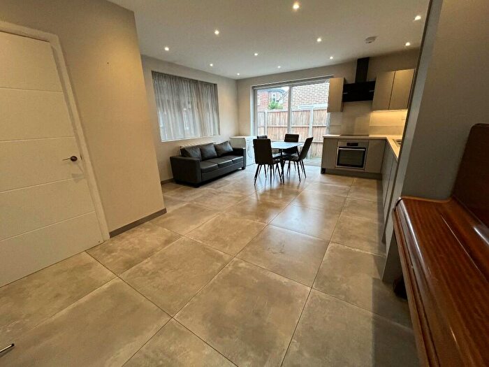 1 Bedroom Flat To Rent In Gloucester Gardens, London, NW11