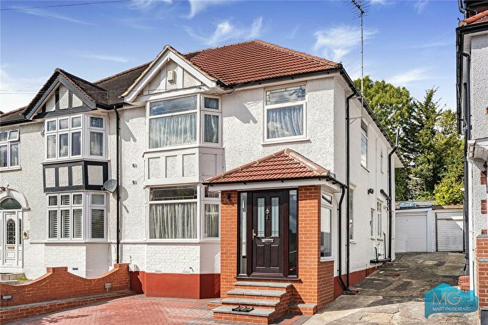 4 Bedroom Semi-detached House For Sale In Milton Avenue, Barnet, EN5