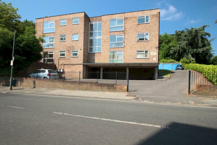 3 Bedroom Flat To Rent In Orchard Grove, Orpington, BR6